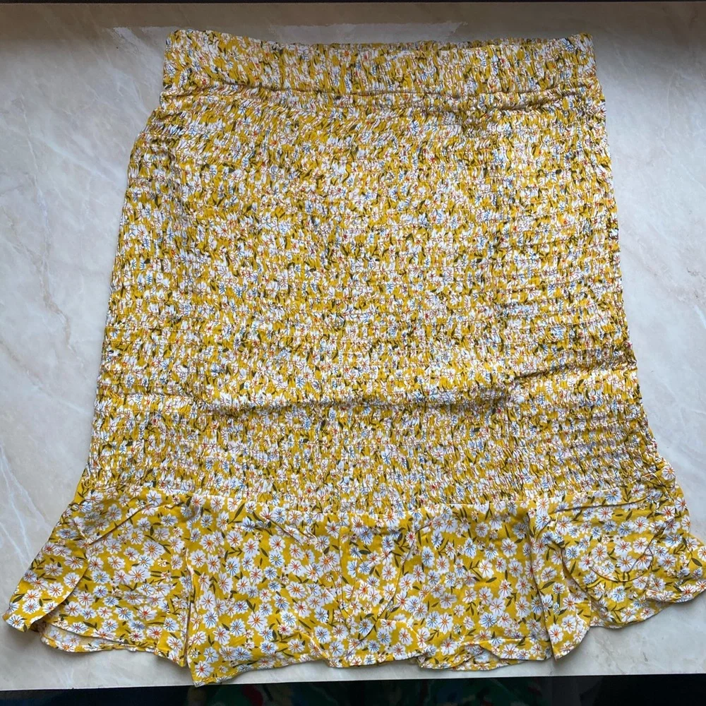 Two Piece Yellow Floral Skirt Set - Picture 6 of 7